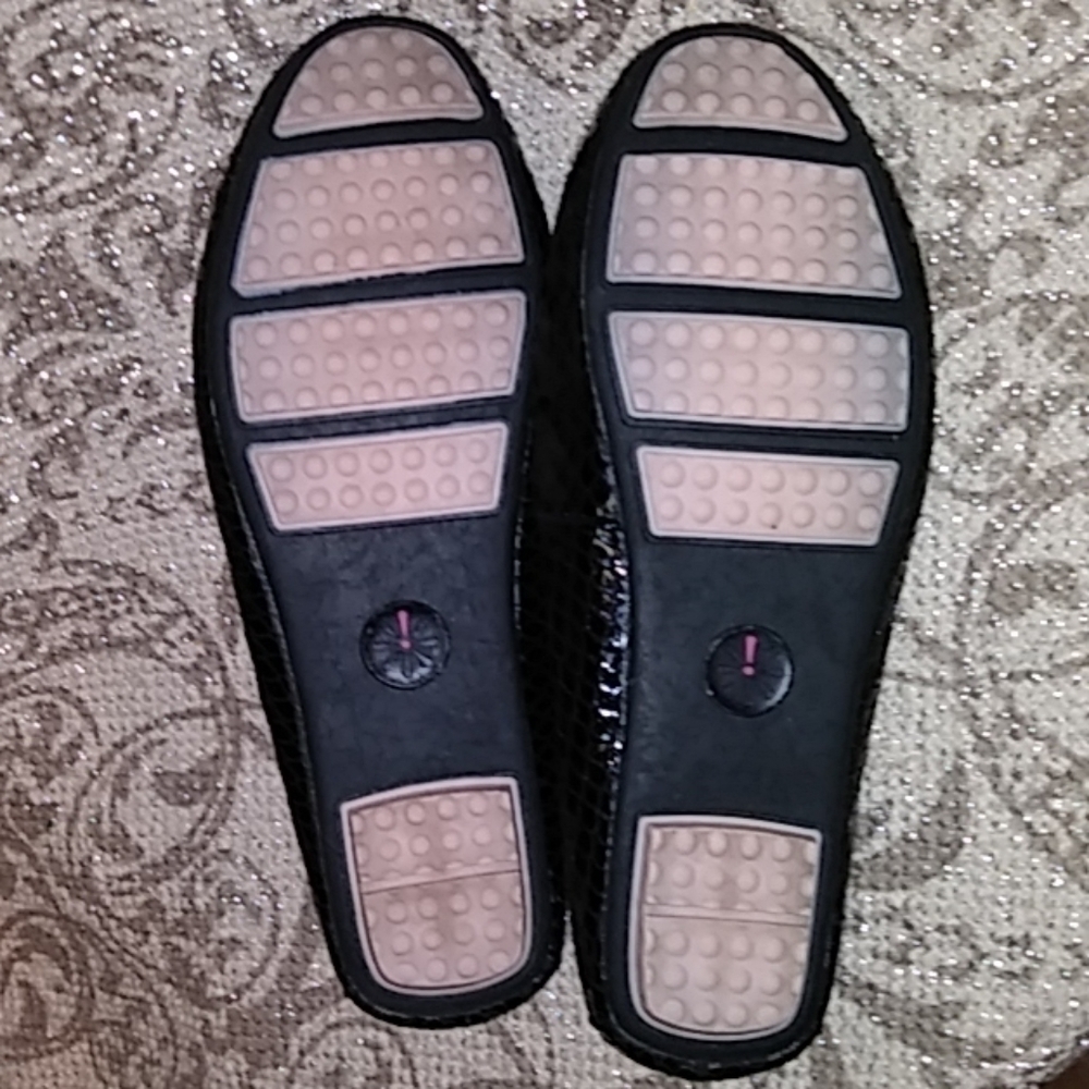 Isaac Mizrahi Elegant Black Alligator Pattern Driving Shoes - Picture 5 of 6